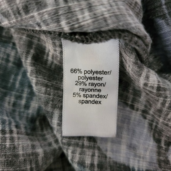 Maurice’s long sleeve floral  faux wrap shirt in gray and teal size XXL - Picture 5 of 5